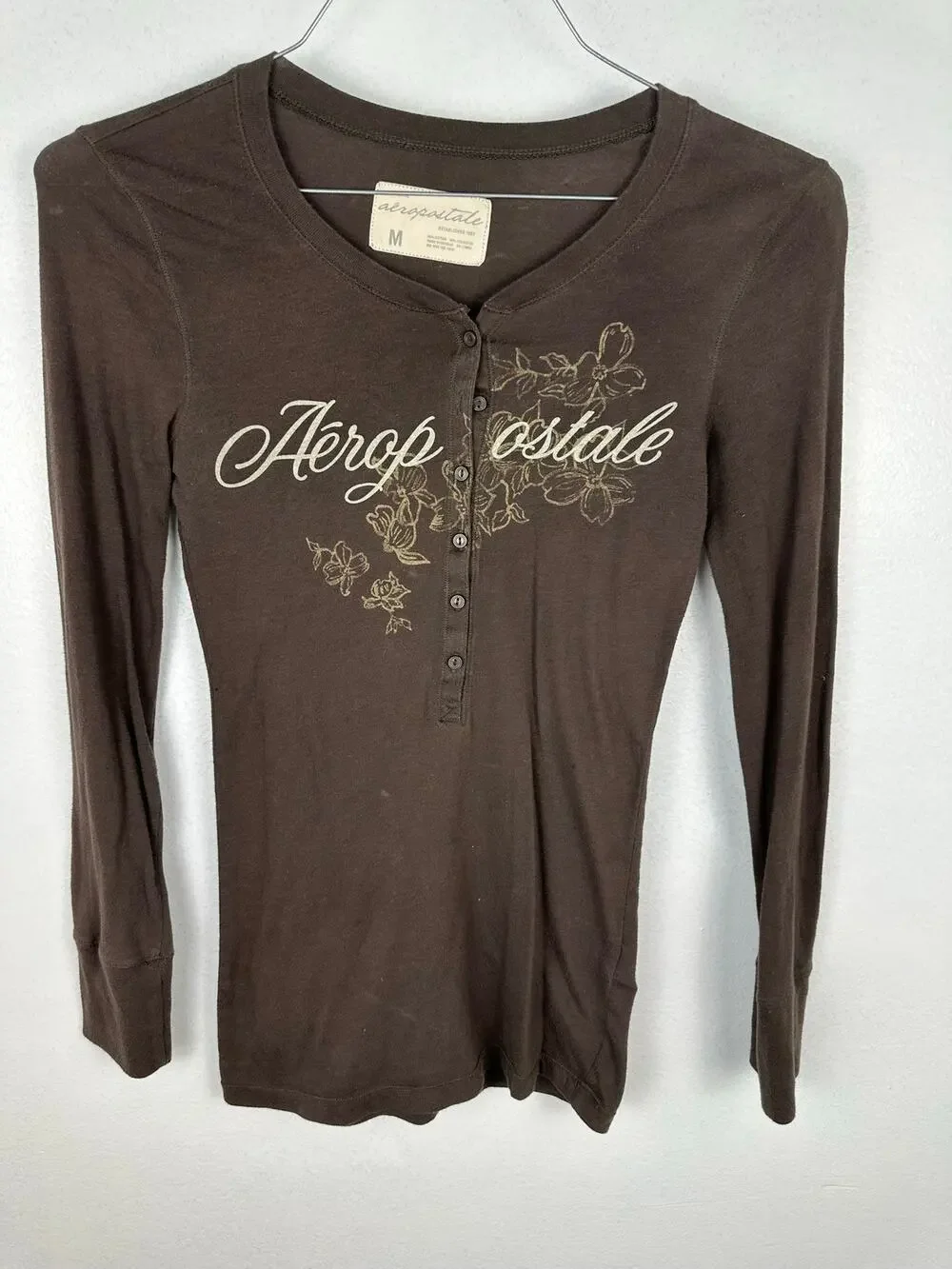 Aéropostale Women's Floral Script Long Sleeve Brown Henley Shirt vtg Y2K Medium - Picture 1 of 7